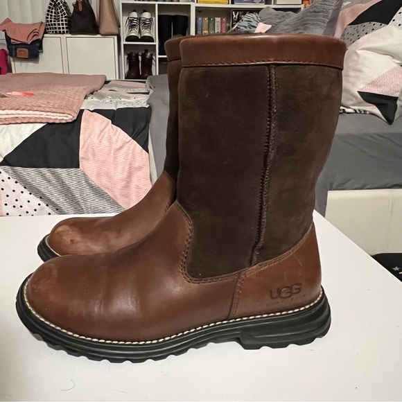 UGG Brooks Boots - Picture 4 of 10